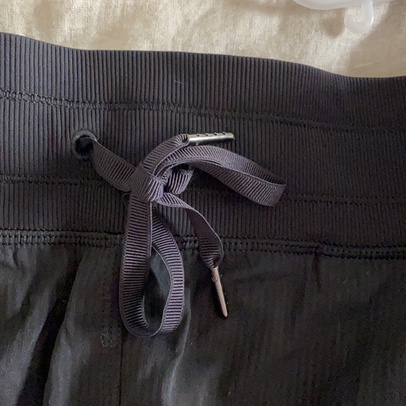 EUC Sz 10 Lululemon Dance Studio crop pants - Picture 6 of 6